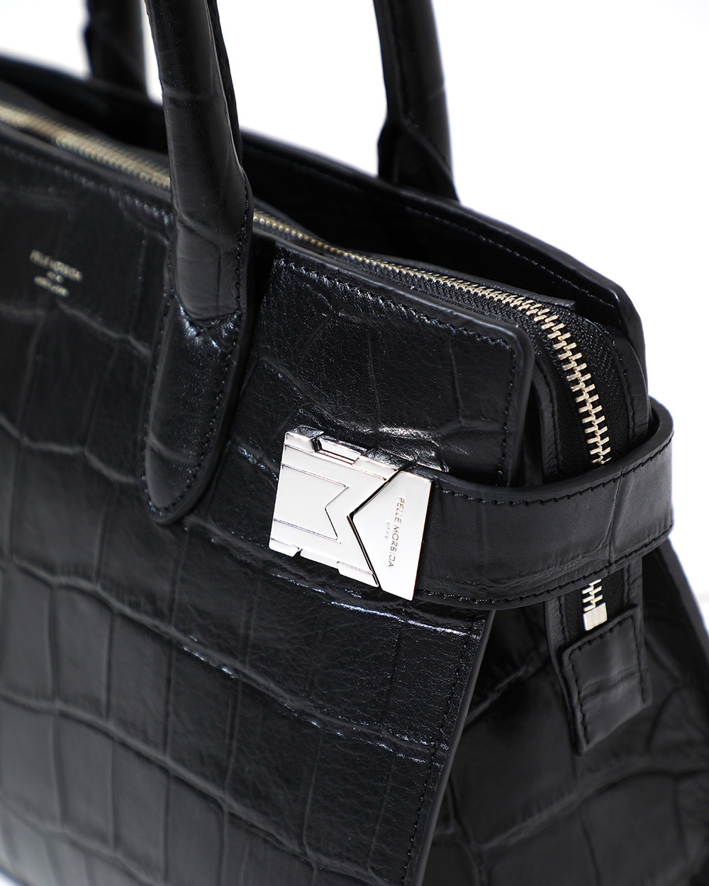 バーニーズ ニューヨークが別注したミニボストンバッグ