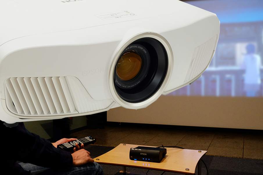 コンテンツ急増中のいまが“買い時” 、エプソン「EH-TW8300W」で4K/HDR