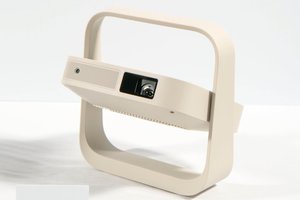 XGIMI、64mmスリムボディに150°回転対応のスタンド一体型