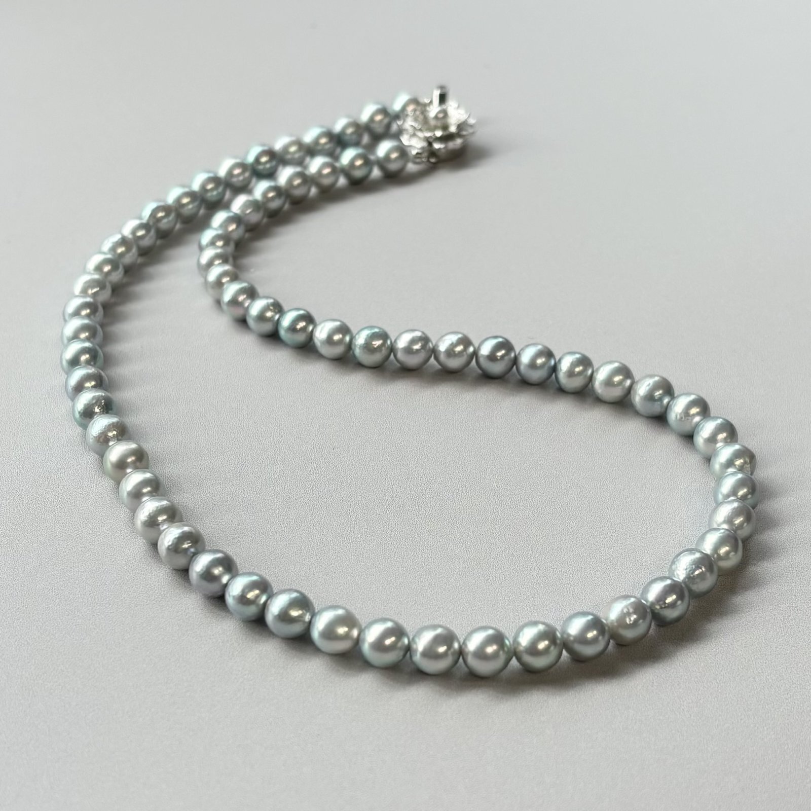 新作 アコヤ真珠シルバーグレーネックレス