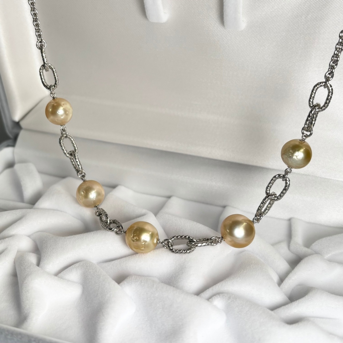 白蝶真珠デザインネックレス 10-11mm ゴールド セミラウンド SV製 南洋真珠