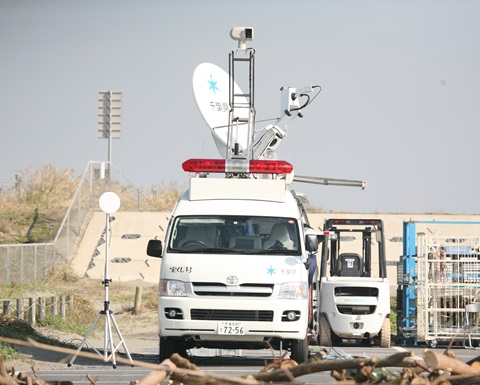 デ*イ様 1/150 民間通信衛星車 衛星通信システム 車載型衛星通信