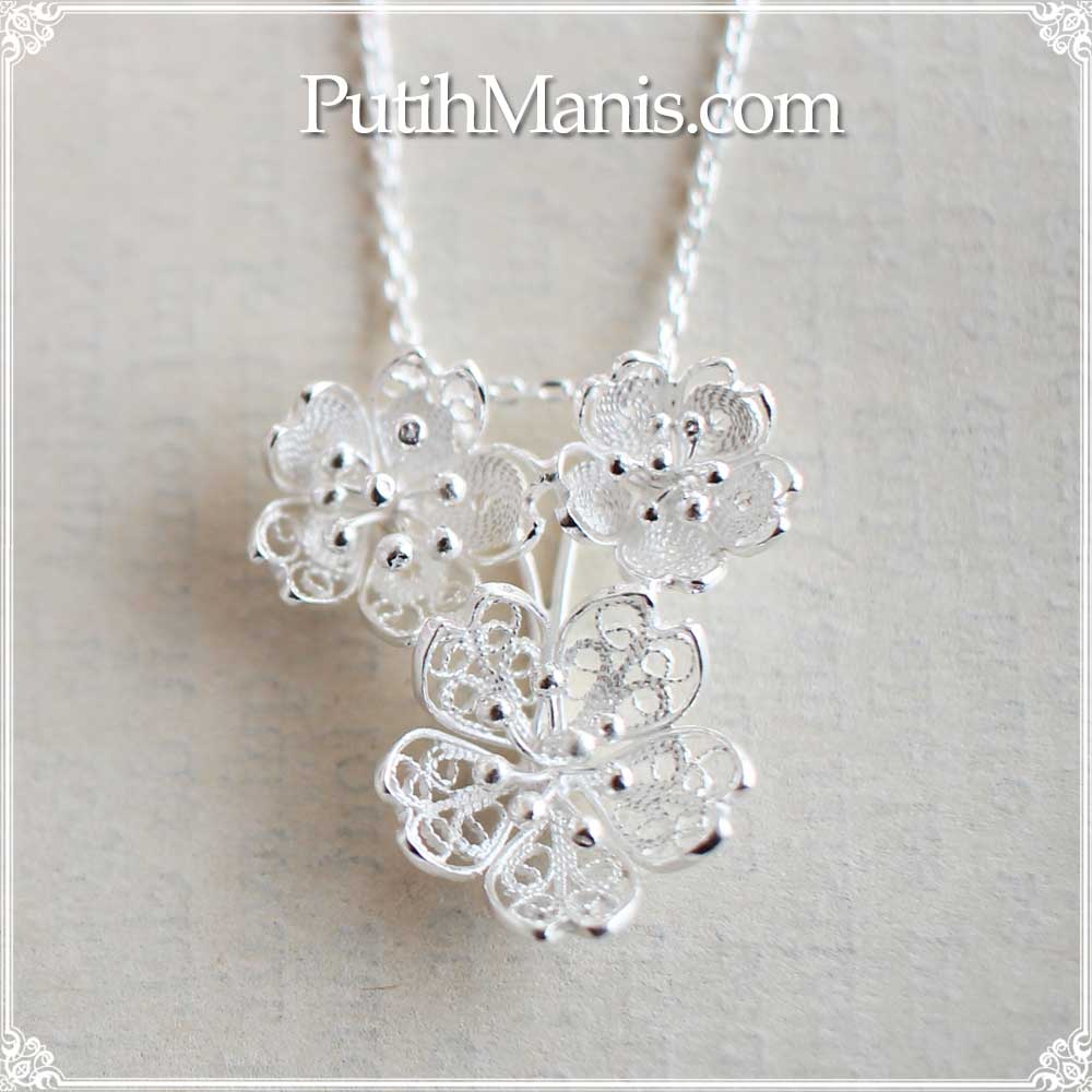 桜3輪チャーム｜サクラの花束を銀線細工で表現したネックレス用