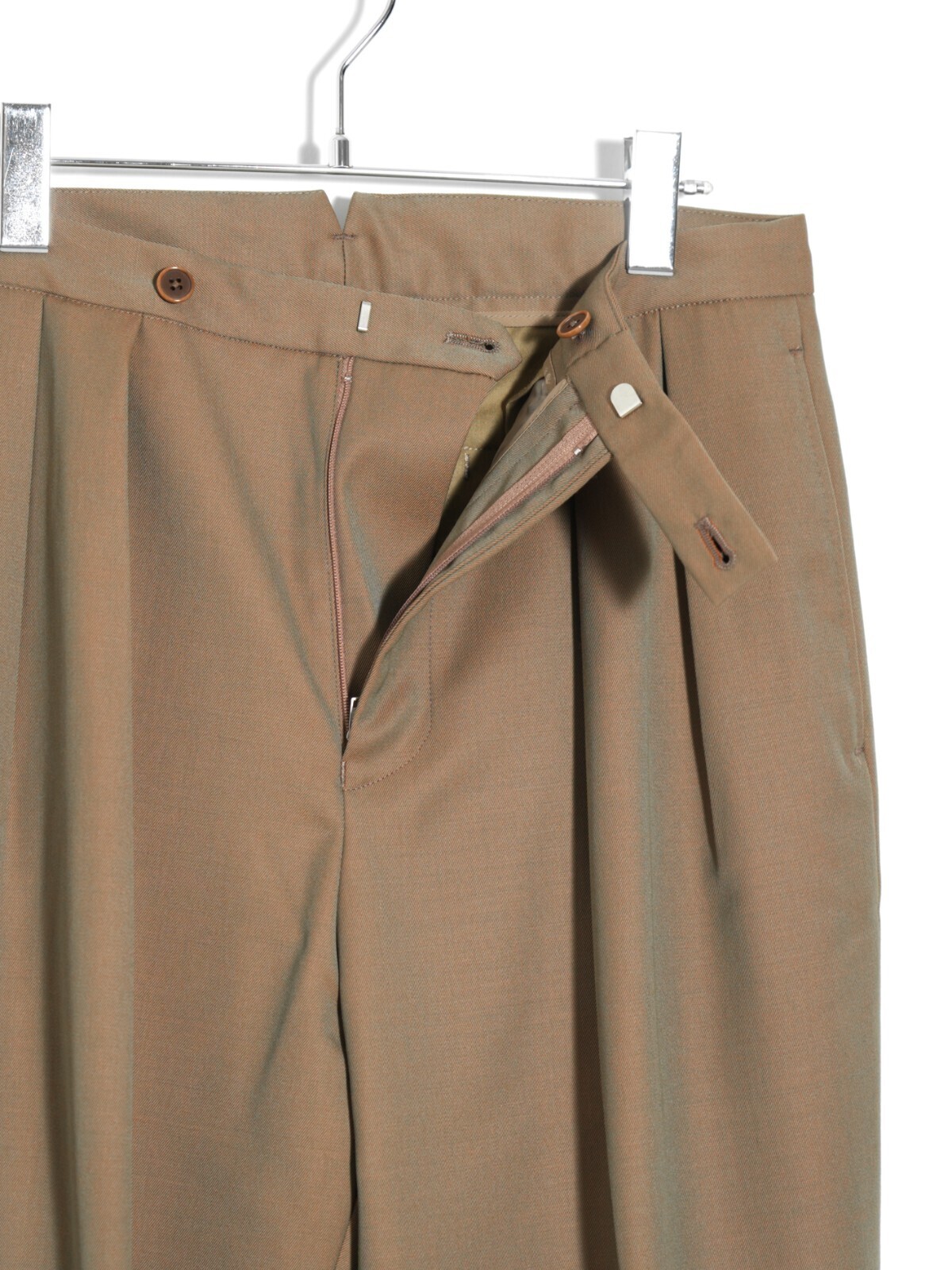 2アウトプリーツベルトレススラックス (ウールソラーノ) - コロン