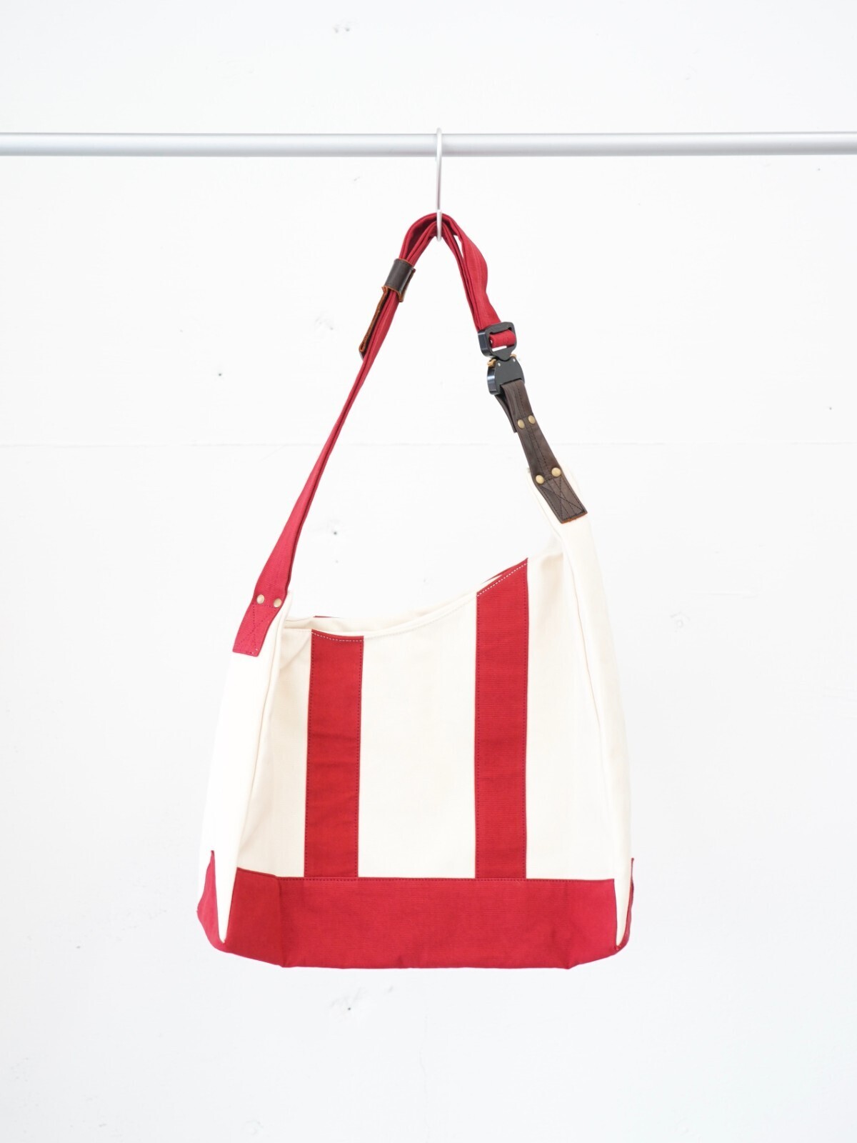 3Dカッティングメッセンジャーバッグ - コッキ レディース & メンズ