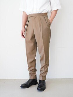 2アウトプリーツベルトレススラックス (ウールソラーノ) - コロン