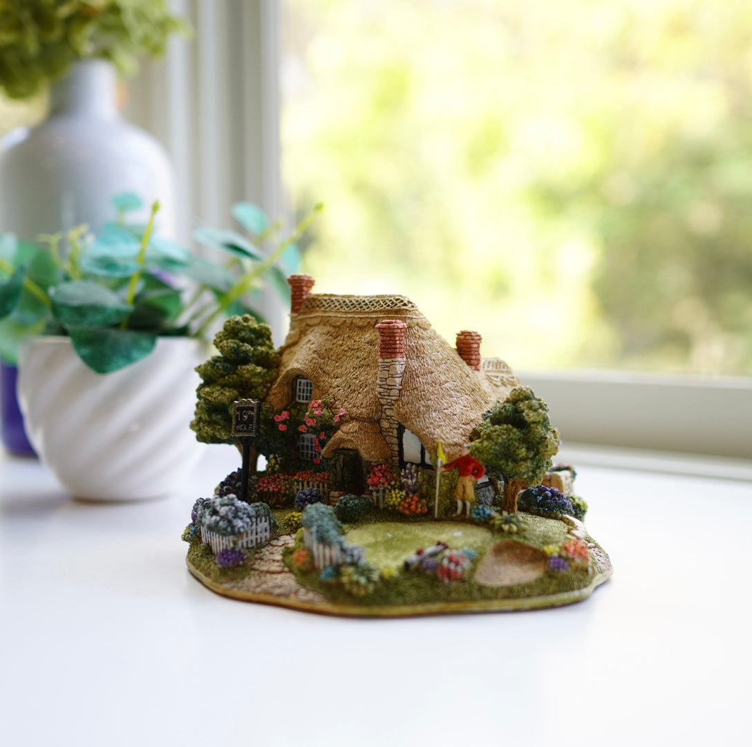 リリパットレーン ⁄ Lilliput lane 「The NINETEENTH HOLE イギリス