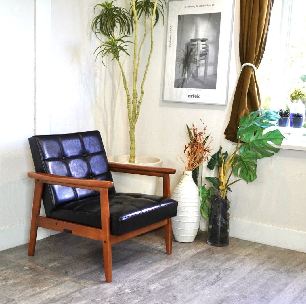 カリモク60 / karimoku Kチェア スタンダードブラック アームソファ 1