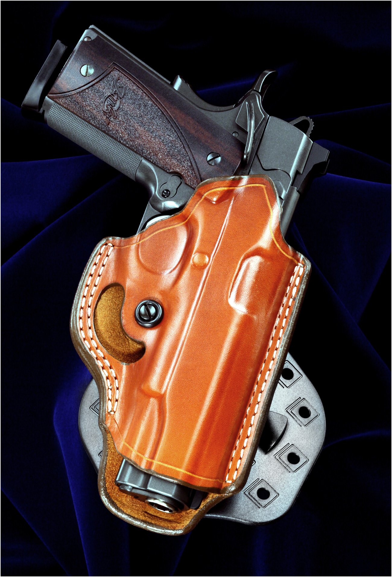 お待たせいたしました。米国直輸入”AKER”ホルスター再入荷です