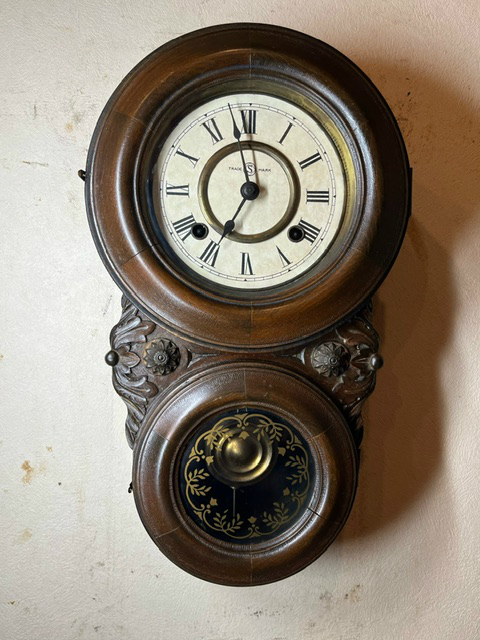 昔懐かしいアンティーク柱時計をお届け|WATERBURY