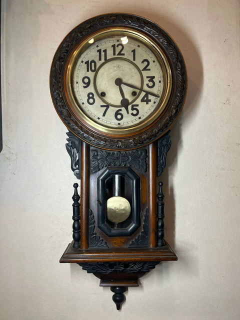 昔懐かしいアンティーク柱時計をお届け|WATERBURY