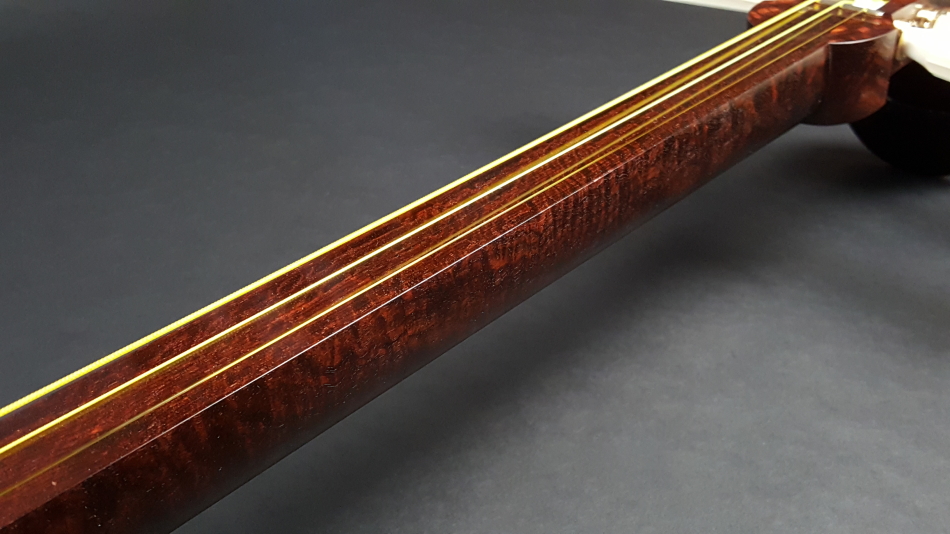 本体比較的美品 津軽三味線 一本溝 正寸 太棹 糸巻き紅木張 べっ甲バチ