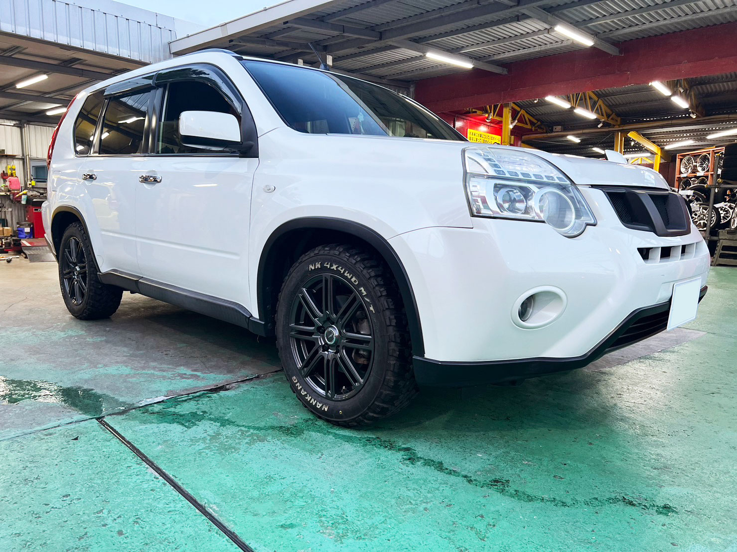 日産 エクストレイル LAYCEA MILLOUS DF 17×7J NANKANG FT-9 M/T 215