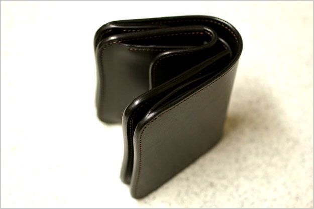 0069】2つ折り財布・SPANKER1（スパンカー1）について 1
