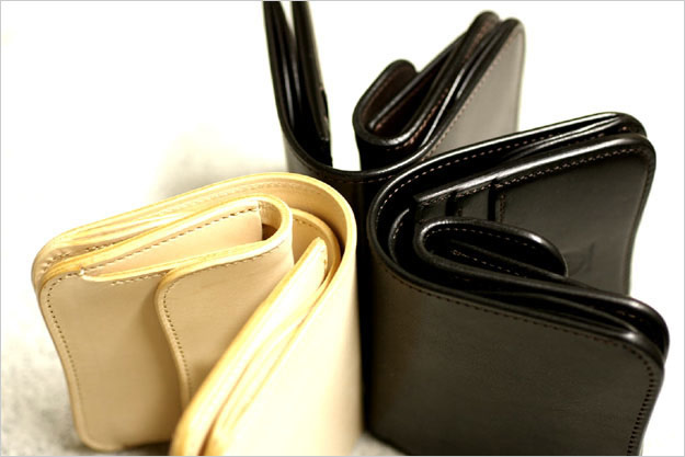 0069】2つ折り財布・SPANKER1（スパンカー1）について 1