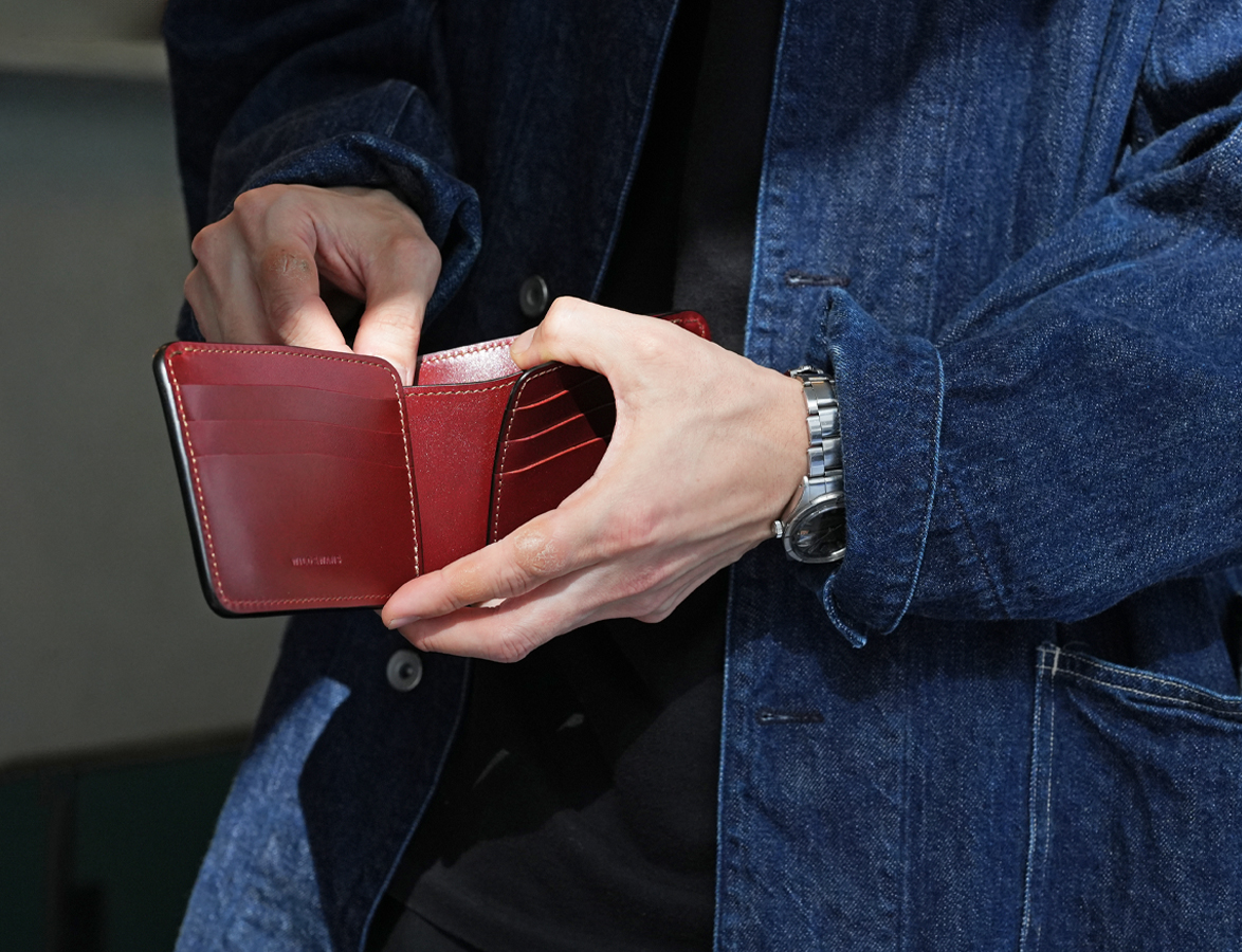 強さと情熱を持つ大人の装い バーガンディ | WILDSWANS(ワイルド