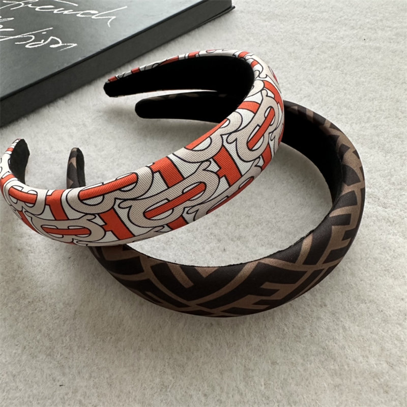 フェンディ カチューシャ ハイブランドヘアアクセサリー 髪飾り