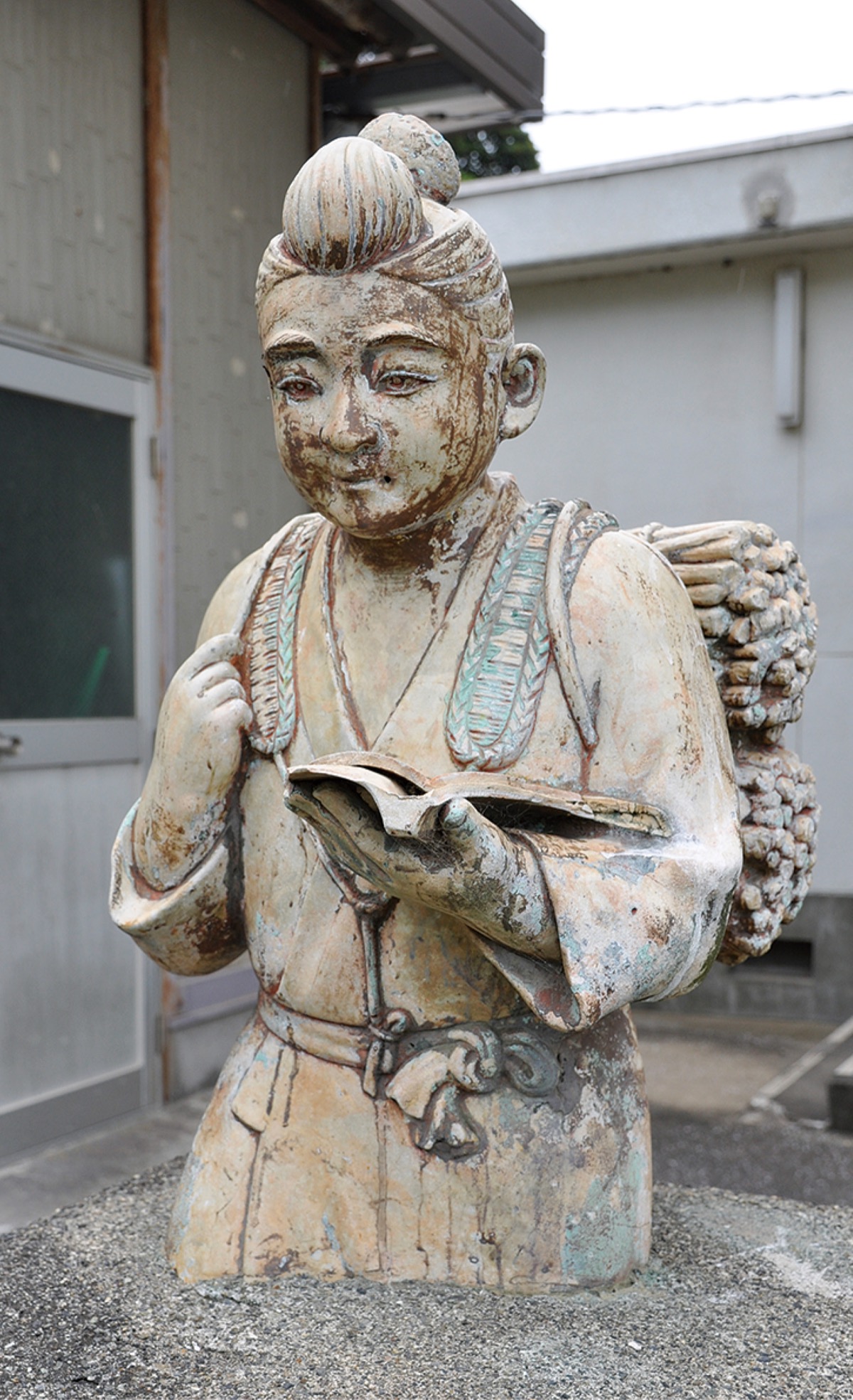 金属供出の事実伝える 旧走水小の陶製「二宮金次郎像｣ | 横須賀・三浦