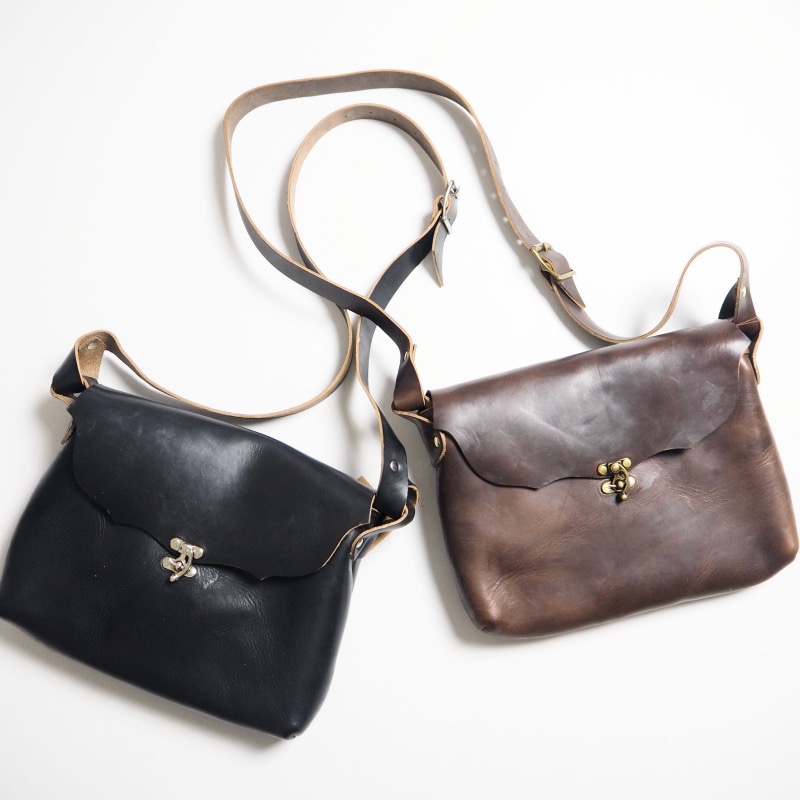 FERNAND LEATHER フェルナンドレザー ショルダーバッグ iPad LATCH