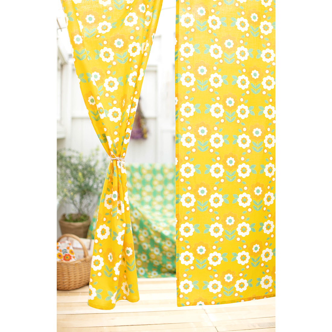 のれん レトロフラワー | トモ・コーポレーション｜世界の民芸雑貨卸