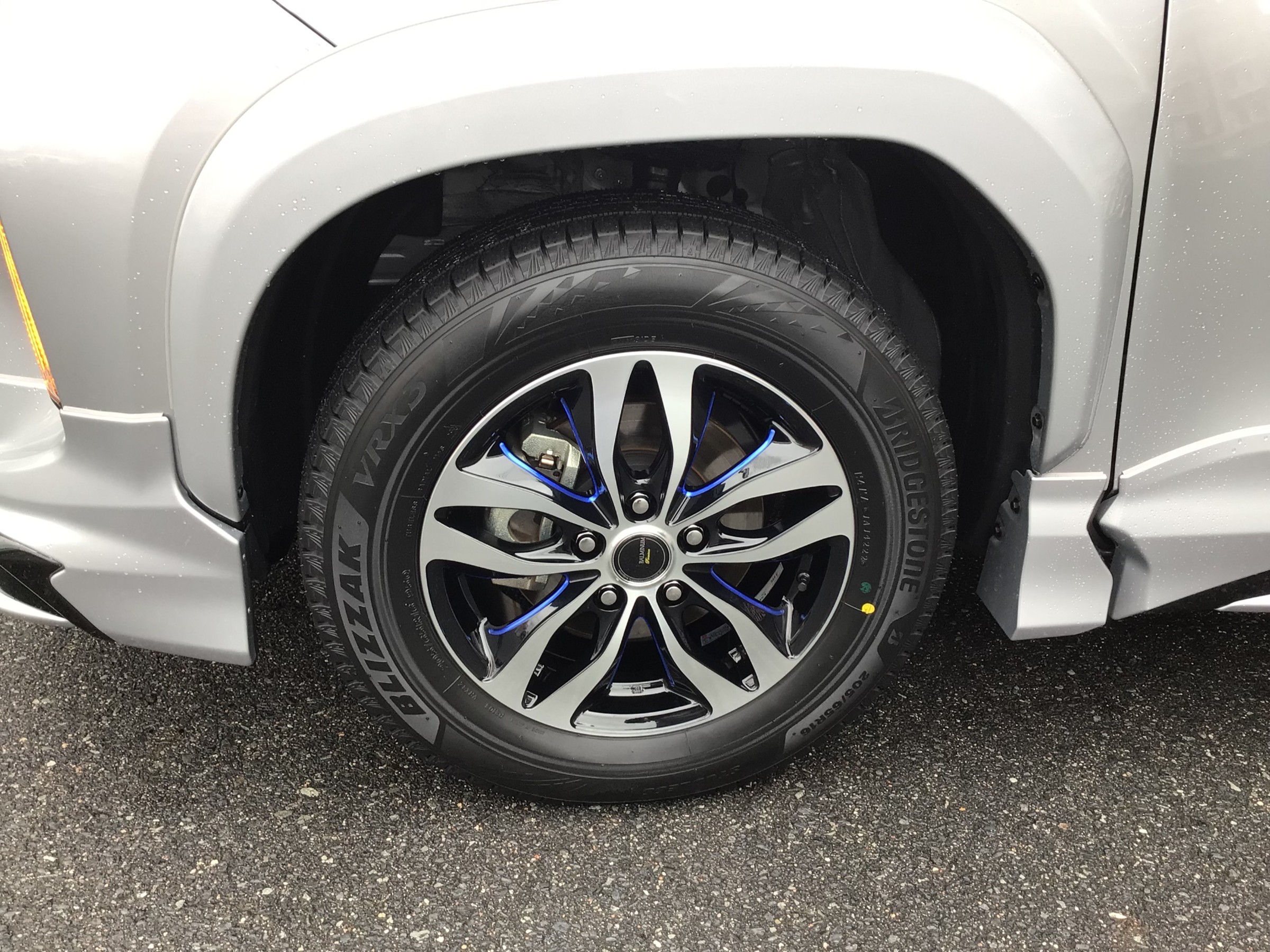 トヨタ ヤリスクロス スタッドレスタイヤホイールセット取り付け