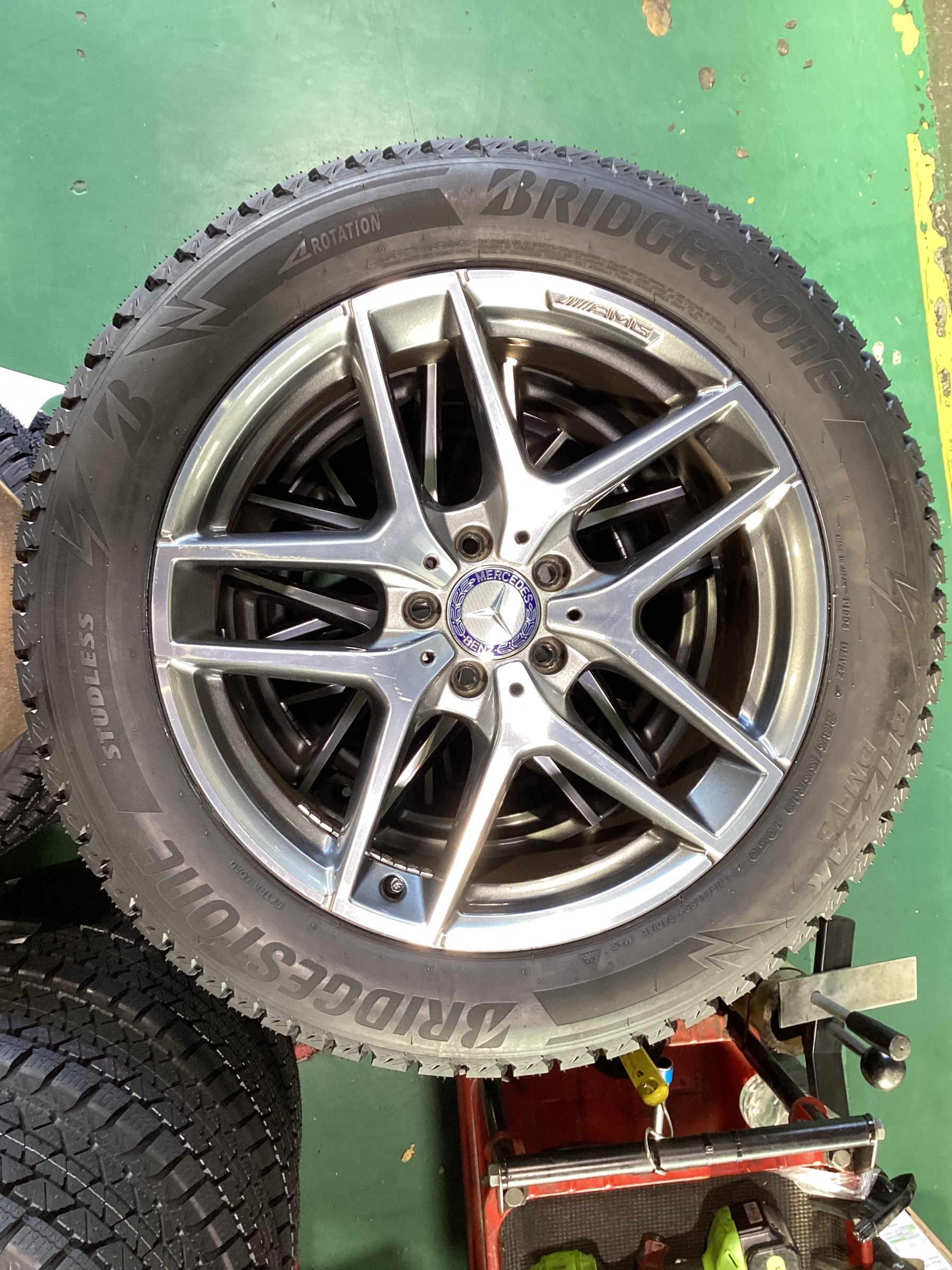 メルセデスベンツ GLCクーペ スタッドレスタイヤ交換 | 店舗おススメ
