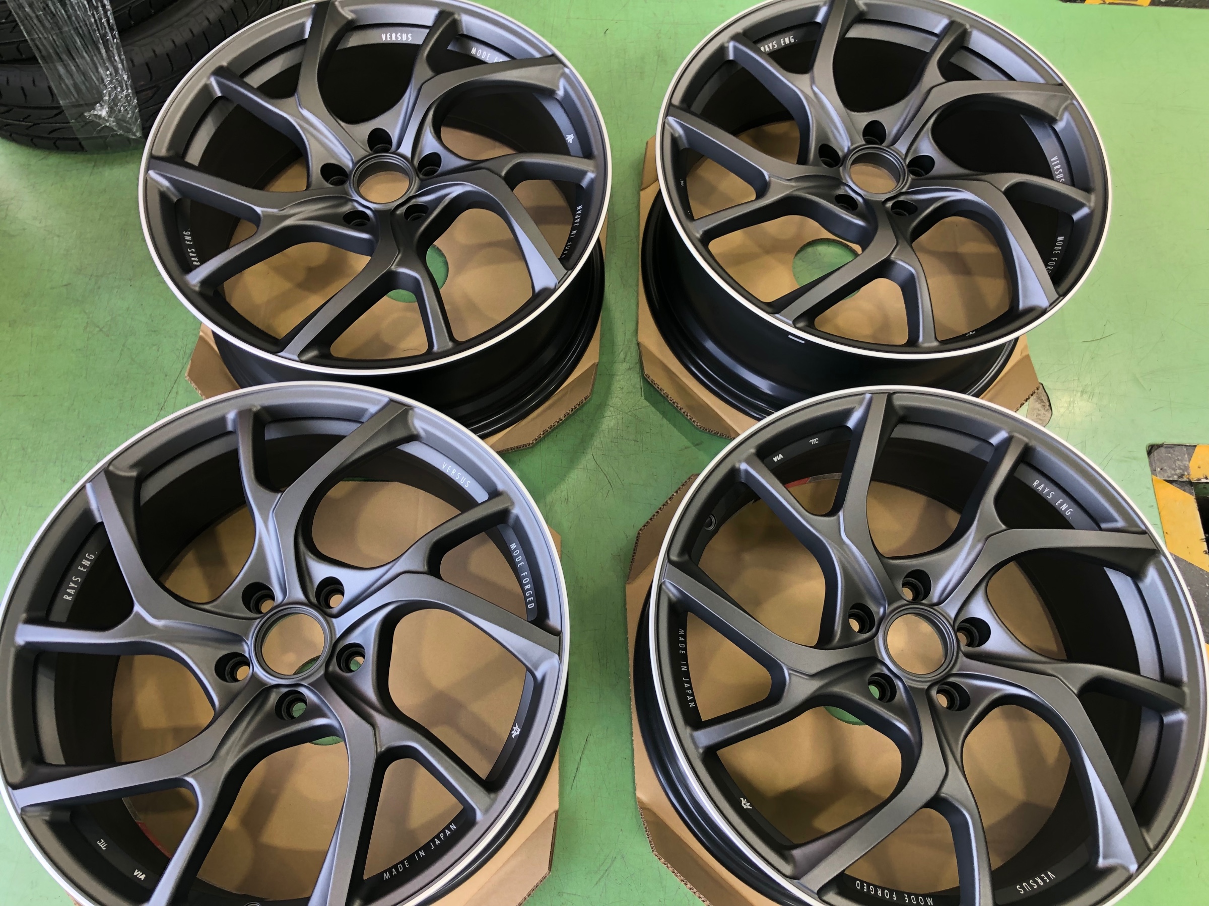 RAYS VERSUS VMF C-01 マッドガンブラックカラー19インチ入荷♪ | 店舗