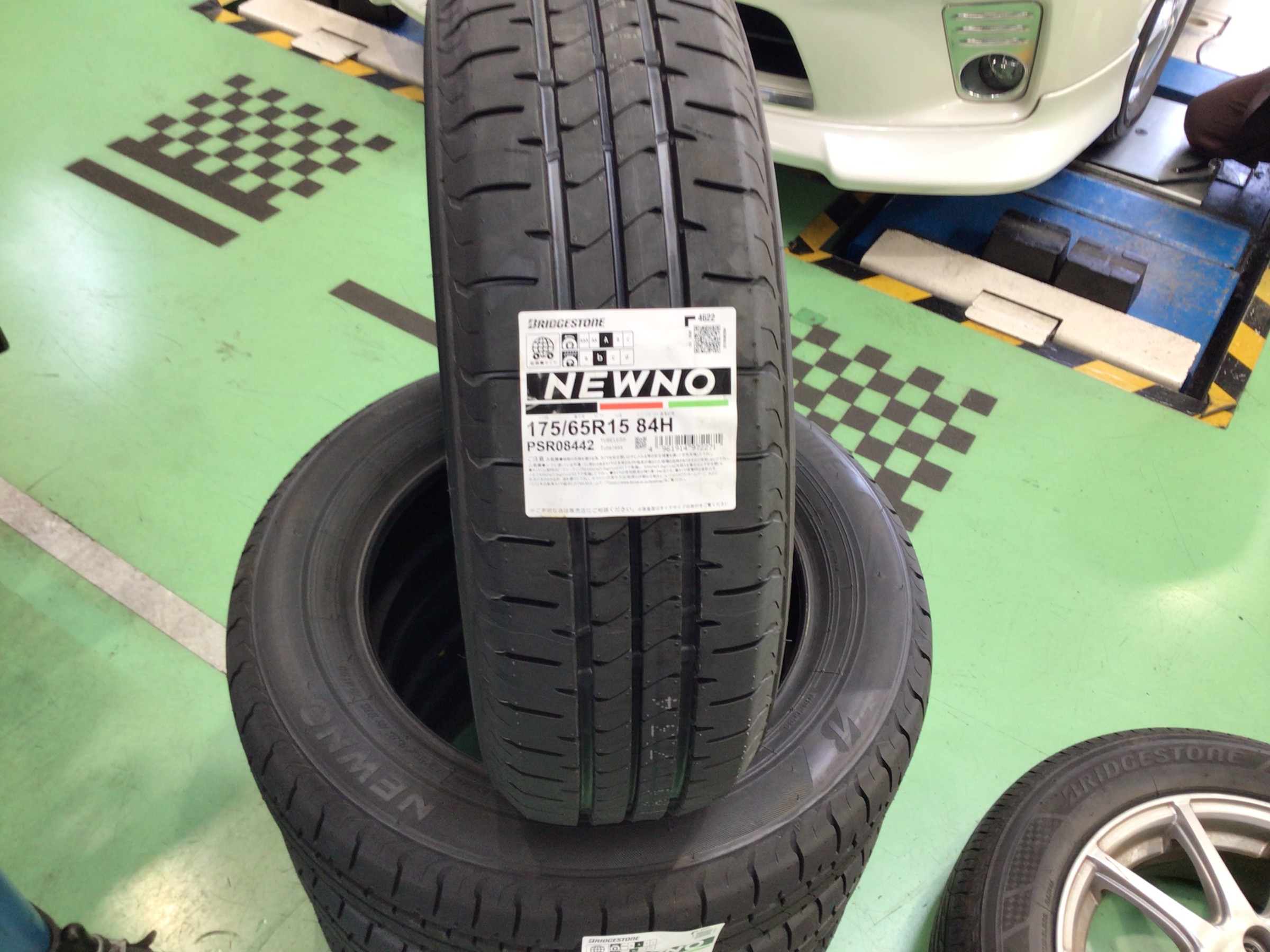 ブリヂストンのNEWタイヤ！！【 NEWNO ニューノ 175/65R15 】を