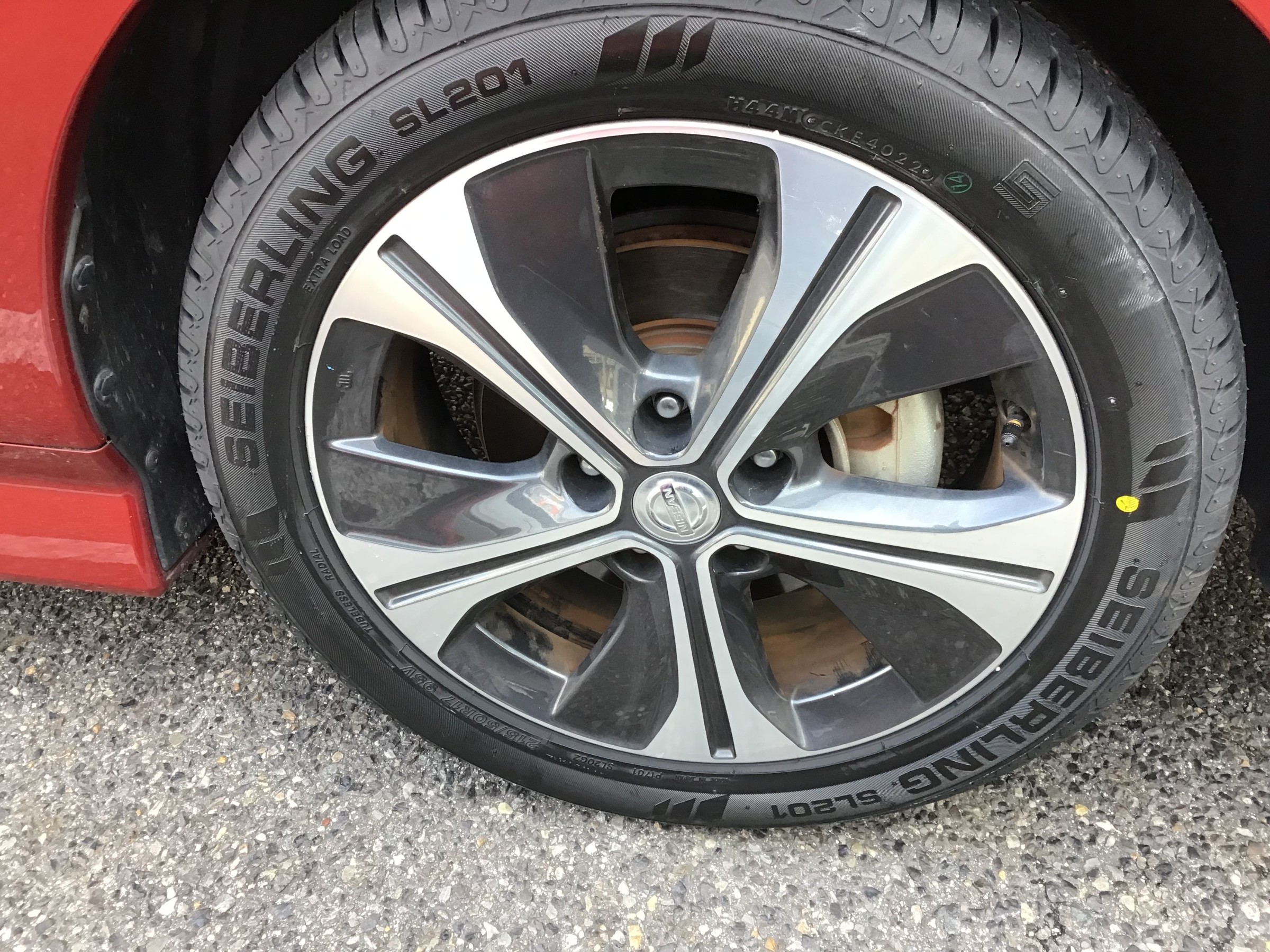 日産・リーフ】215/50R17 セイバーリングでお買い得にタイヤ交換