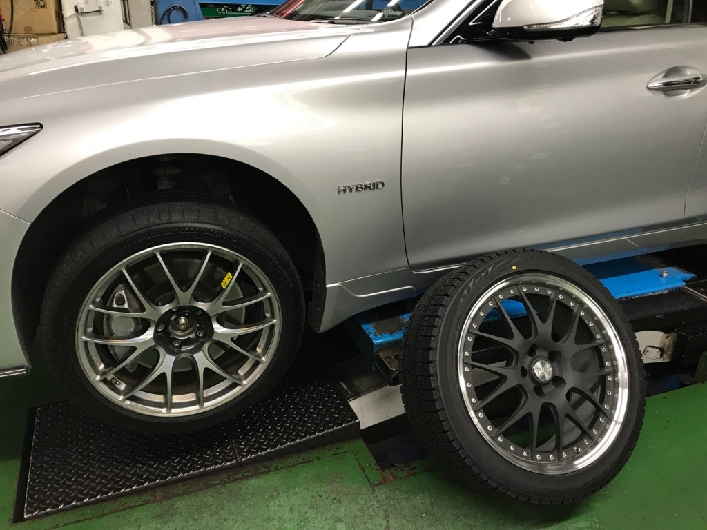 V37スカイライン（350GT FOUR HYBRID TypeSP） 19インチのVRX2装着