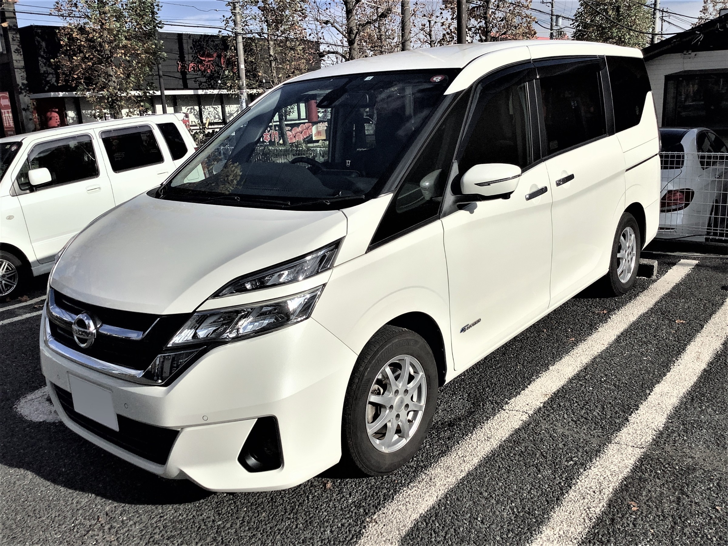 日産C27型セレナ、スタッドレスタイヤ新調＆アライメント調整！ | 店舗