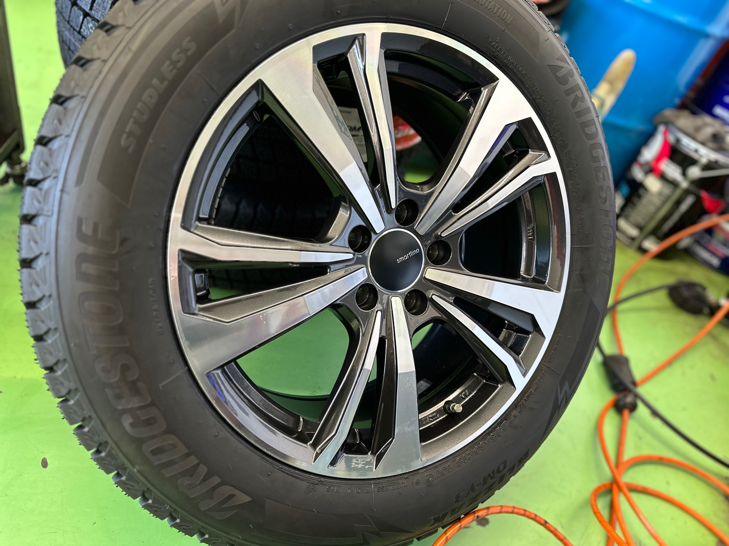 メルセデスベンツ・GLC220d】スタッドレスタイヤホイールセット取付