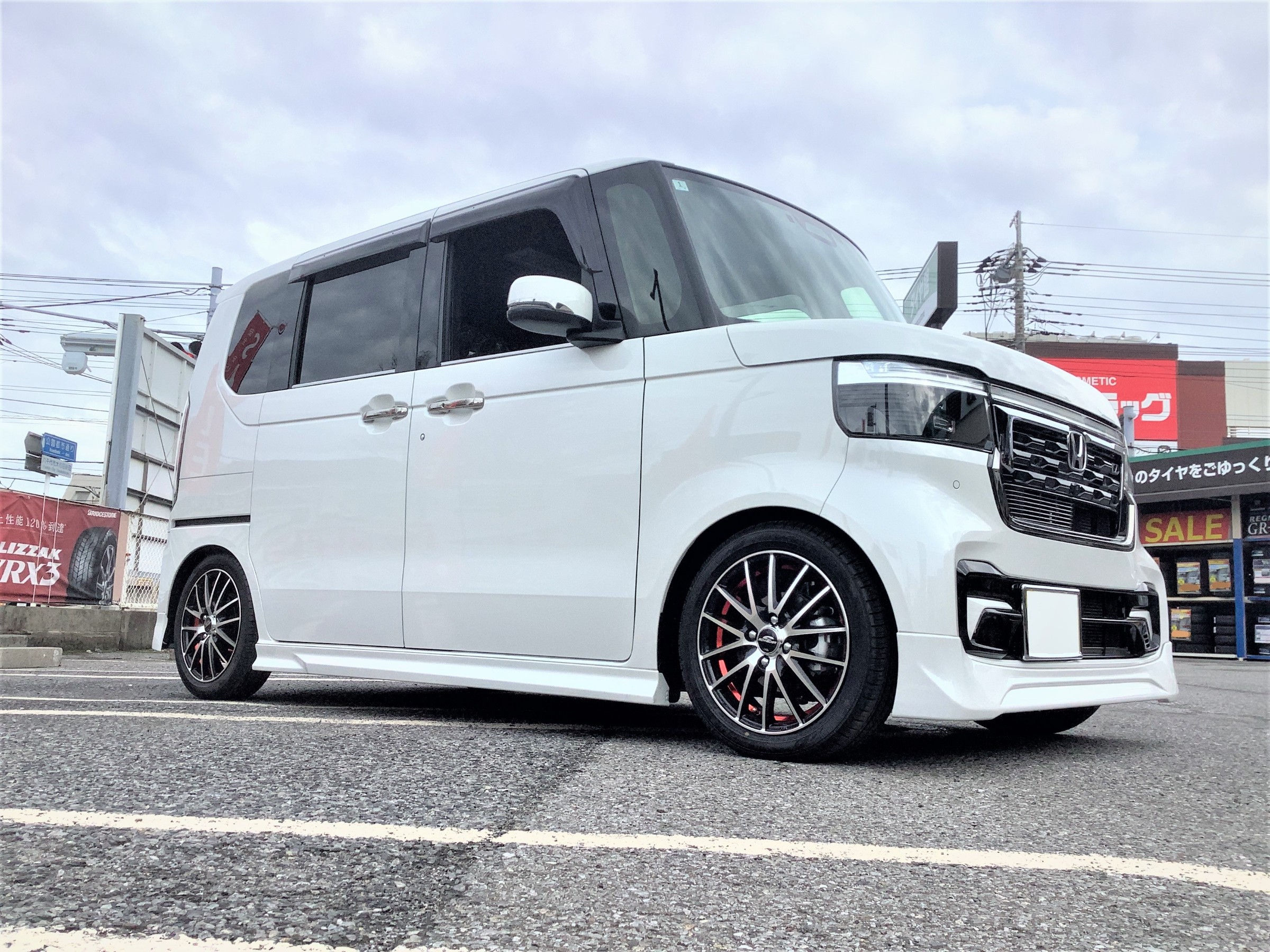 ホンダJF5型N-BOXカスタム ターボ、車高調のお取り付け＆アライメント