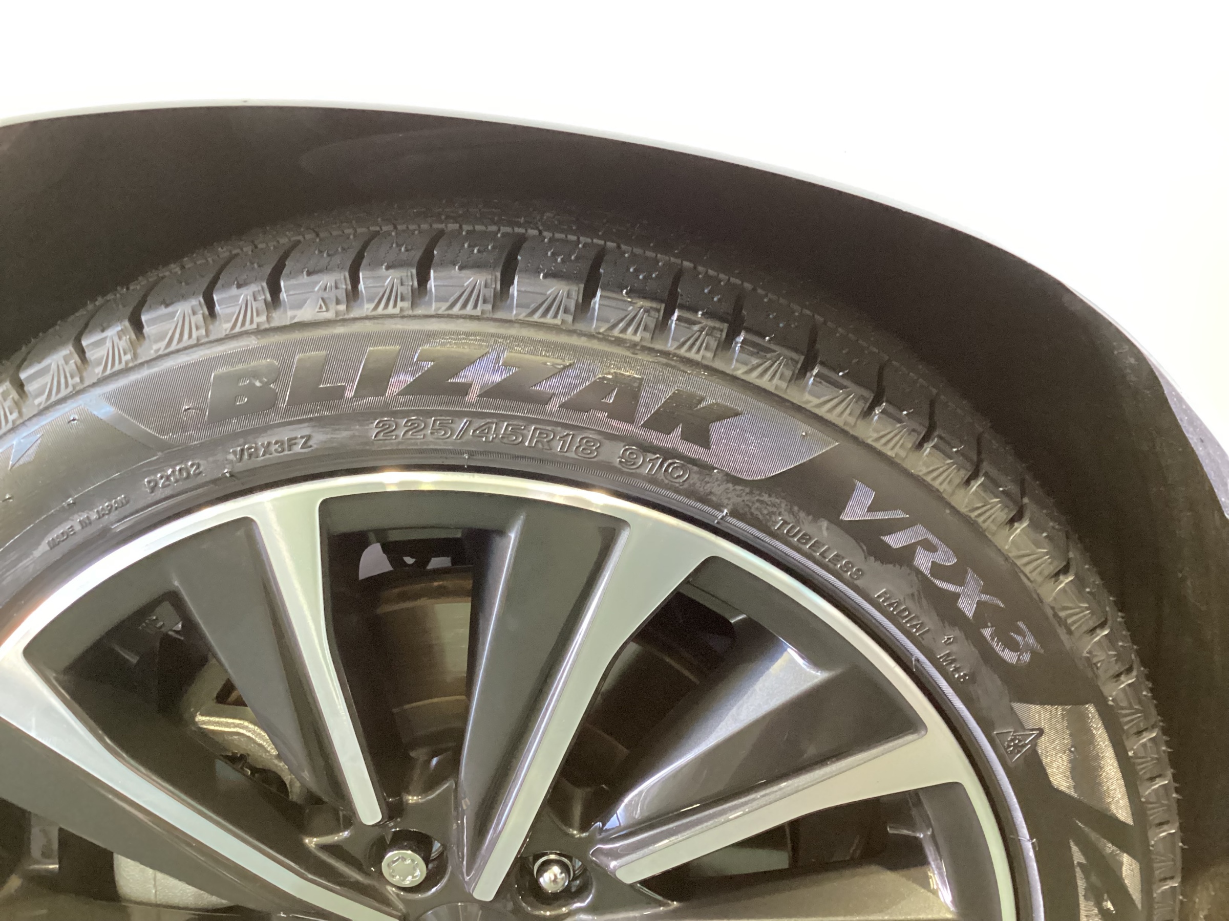 作業事例】「スバル・レヴォーグ」スタッドレスタイヤ交換作業