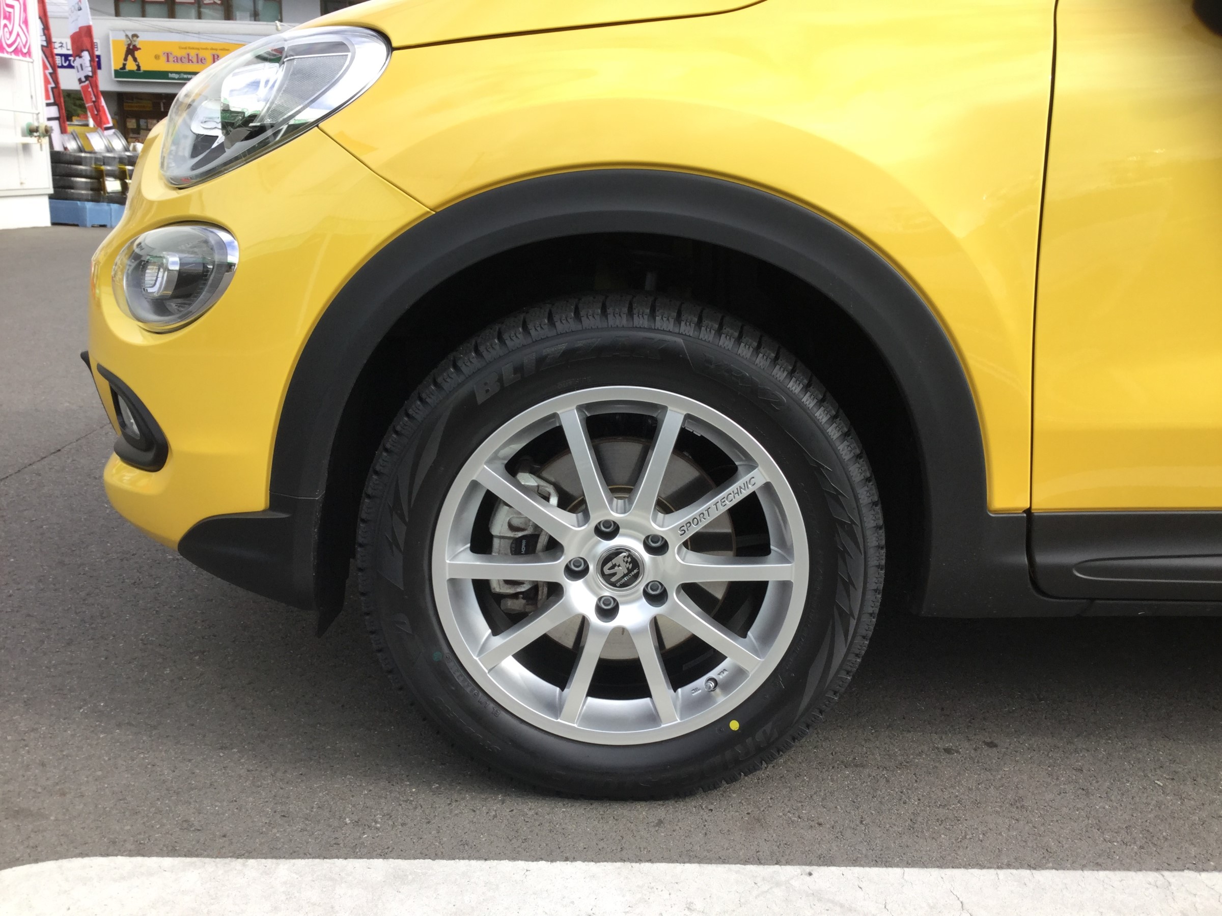 フィアット 500X にスタッドレスセット取り付けました。 | 店舗お