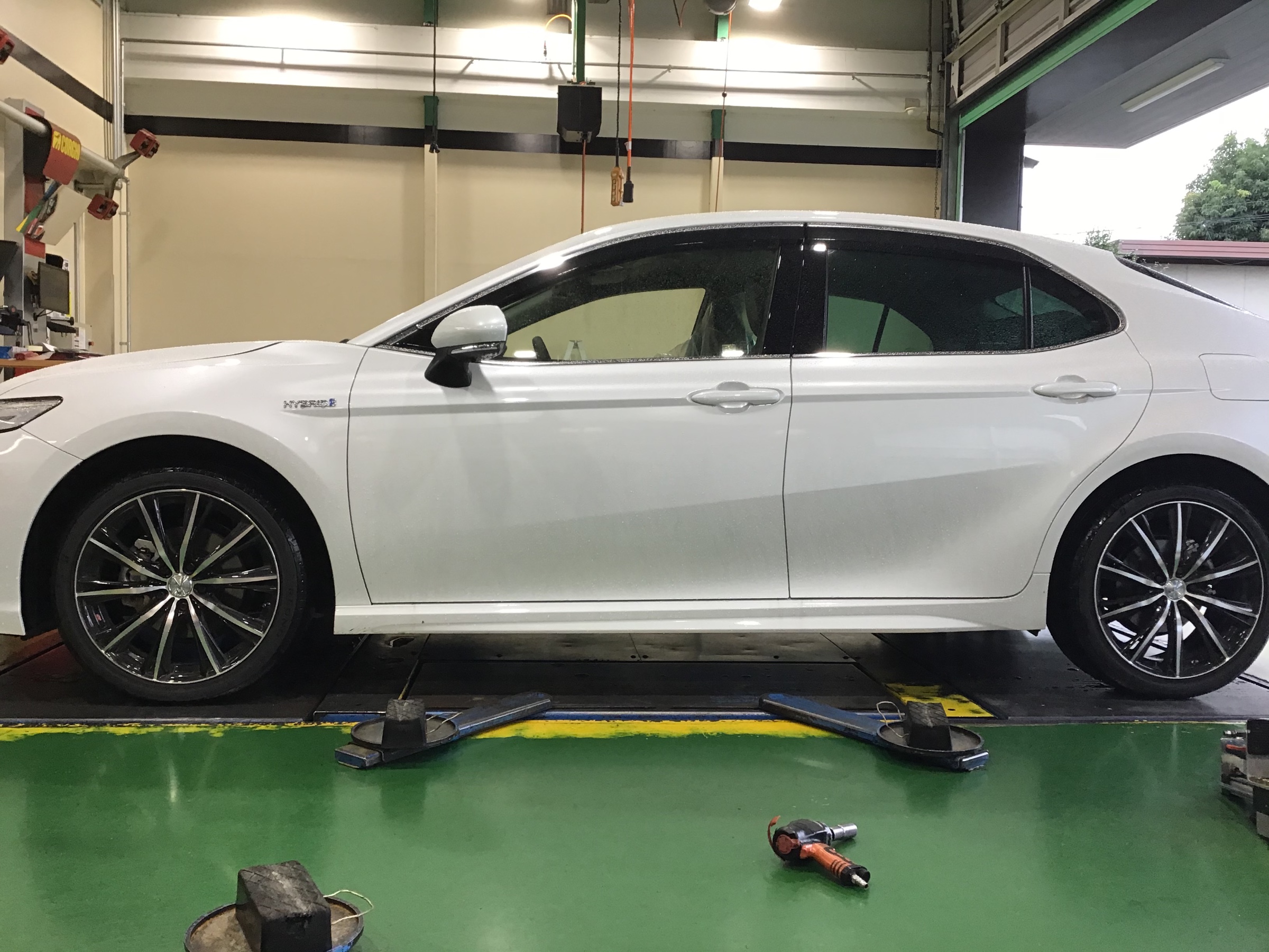 新型カムリ4WD車【車高調整キット取り付け】 | 店舗おススメ情報