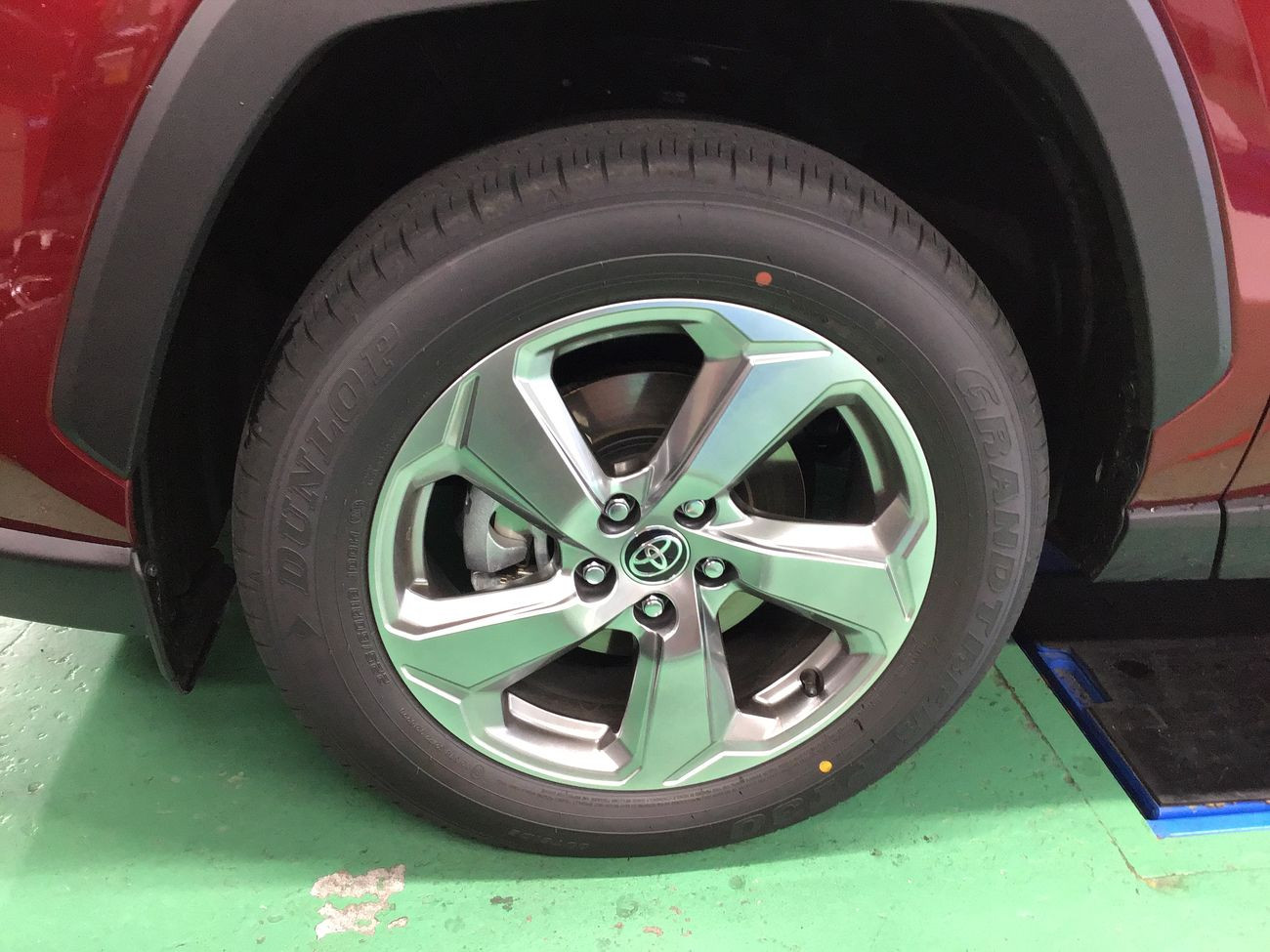 トヨタ「RAV4」AXAH54 ホイール交換 225/60R18 | 店舗おススメ情報