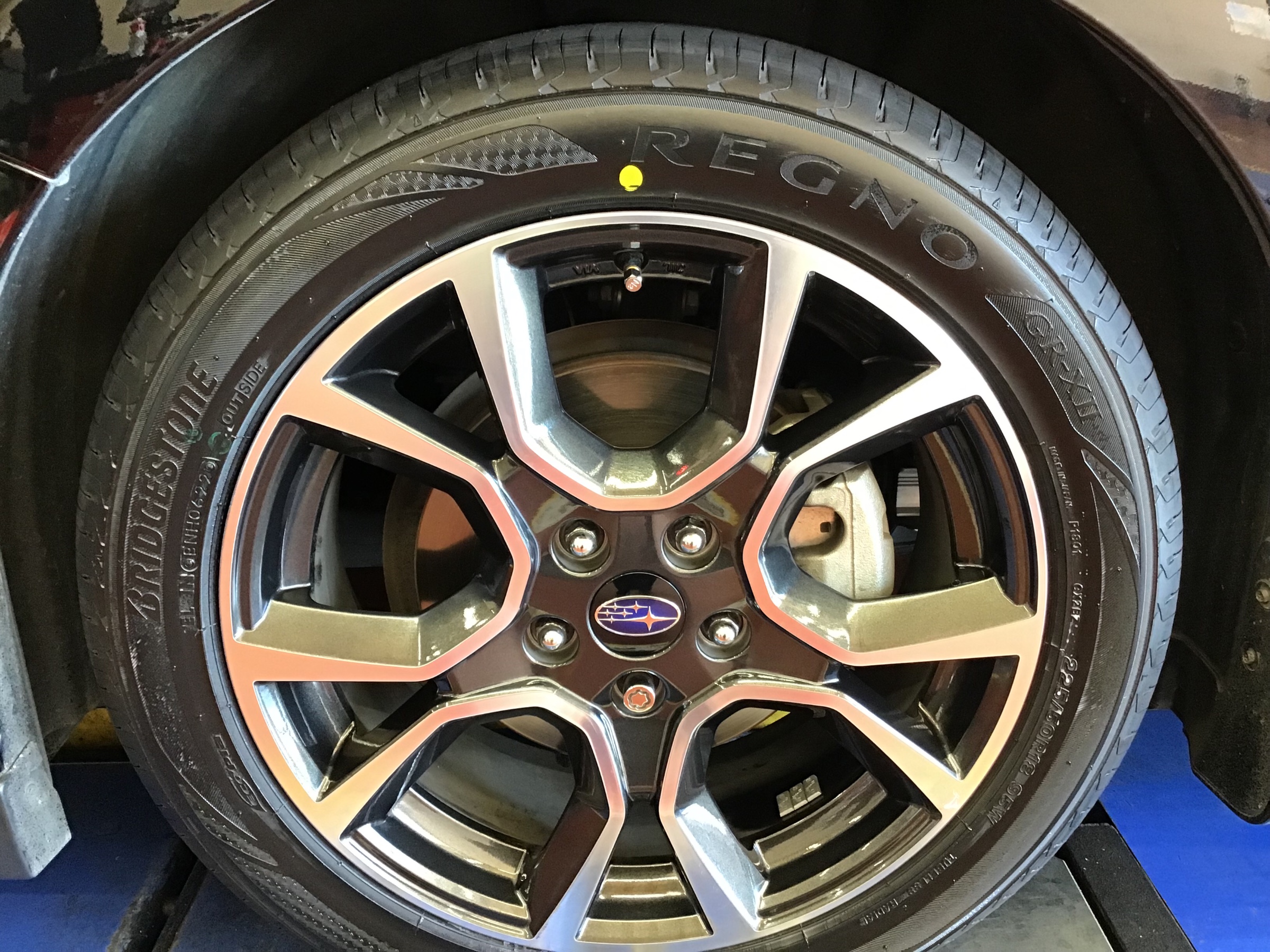 スバル レガシィB4】BN9 レグノGR-XⅡ 225/50R18タイヤ交換 | 店舗お