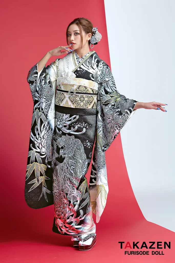 シルバー(銀色)の振袖｜成⼈式の振袖レンタルならTAKAZEN、世界