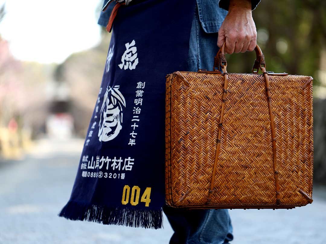 自然のデザインで飾られた竹香合 - 竹虎四代目がゆく！