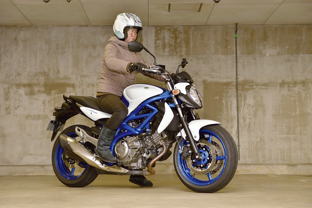 SUZUKI グラディウス400 ABS - バイク足つき アーカイブ - タンデム