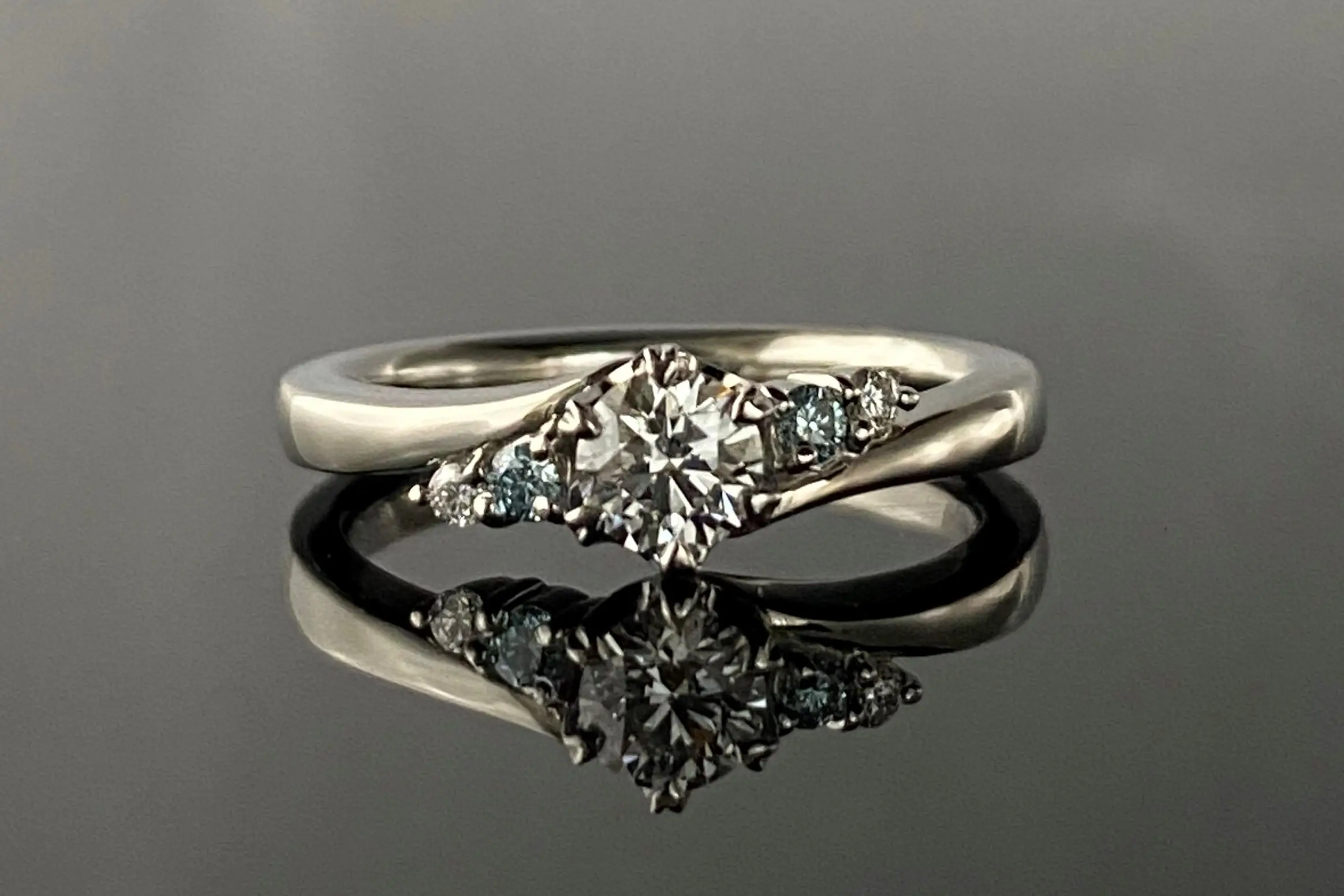 可愛らしいポイントを詰め込んだ素敵なリングです。 | 結婚・婚約指輪