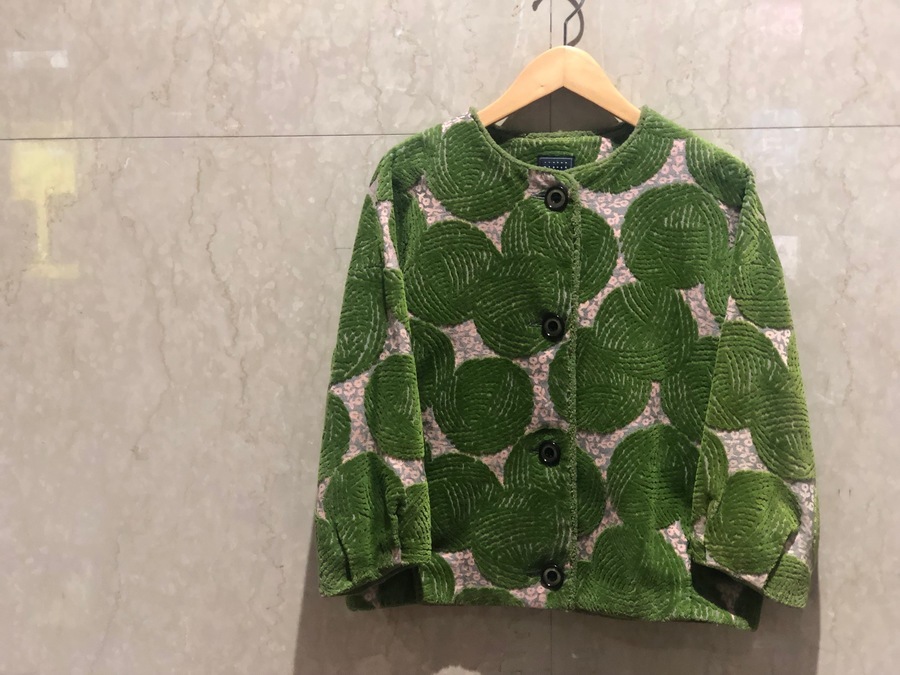 mina perhonen/ミナ ペルホネン】から毛糸玉模様のジャケットのご紹介