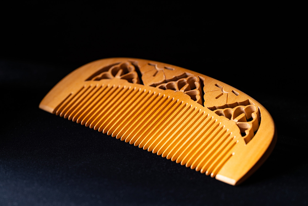 本つげ飾り櫛 透かし彫り | Grand Seiko THE NATURE OF TIME - TOKYO