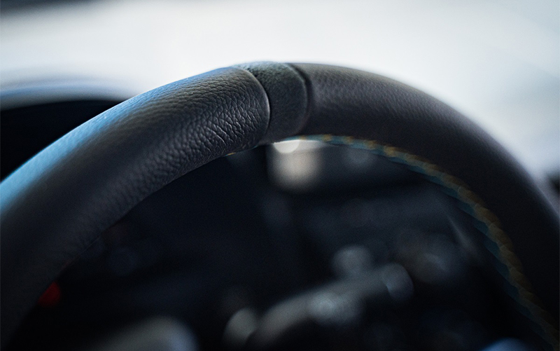 GReddy × MOMO スポーツステアリングホイール | TRUST | GReddy