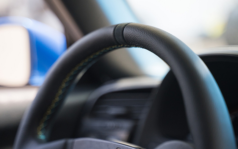 GReddy × MOMO スポーツステアリングホイール | TRUST | GReddy