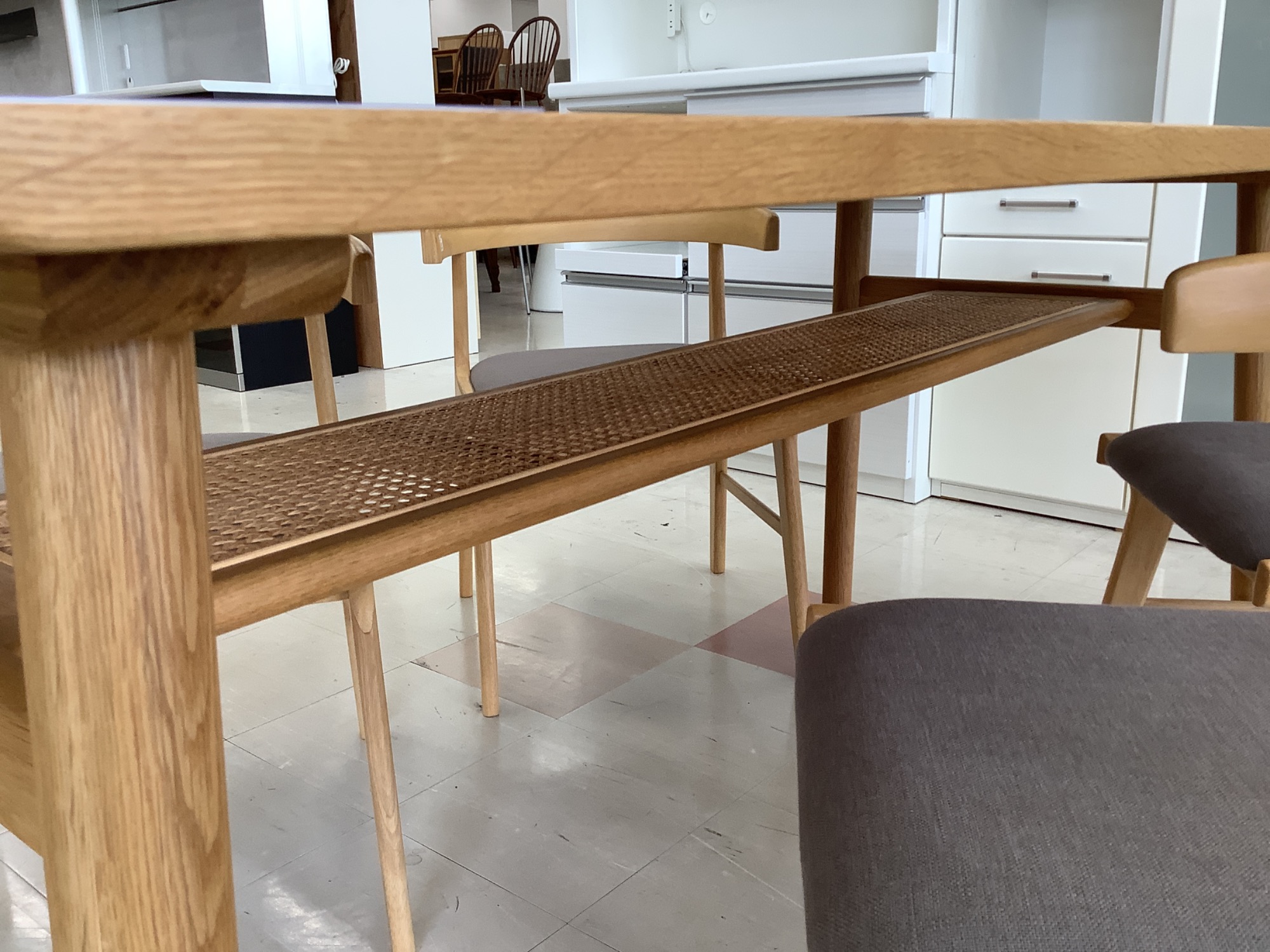 新入荷情報】unico(ウニコ)SOLK(ソルク)シリーズのダイニングテーブル