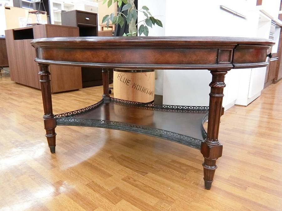 THEODORE ALEXANDER（セオドア アレキサンダー）のカクテルテーブルが