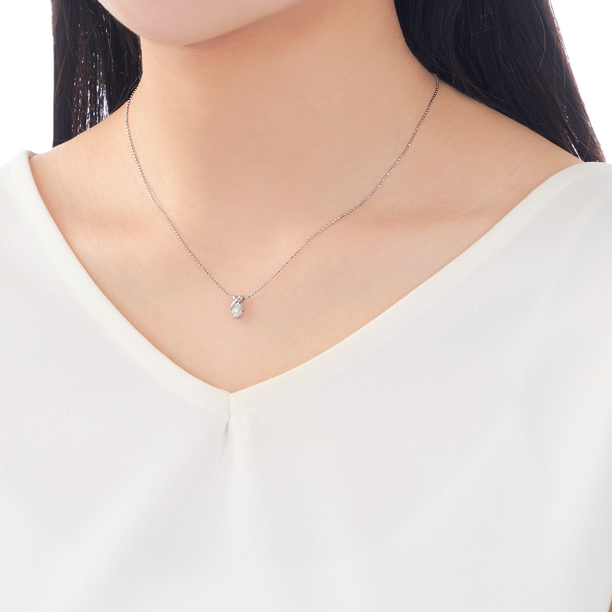 プラチナ鑑定書付ダイヤモンドネックレス（0.18カラット）: ペンダント