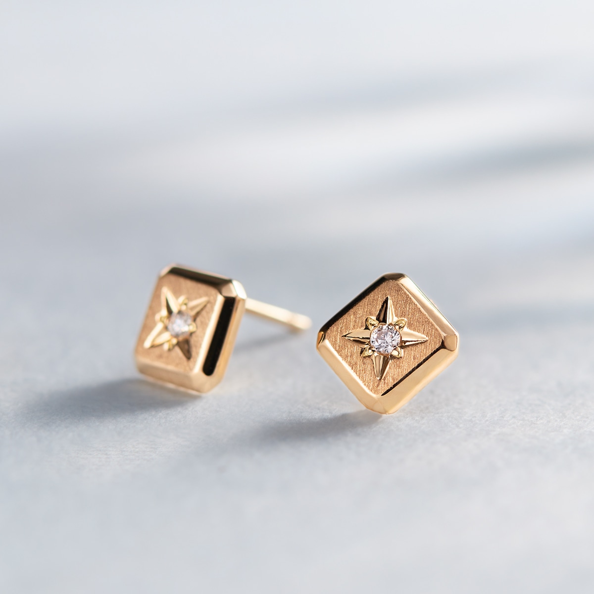 K18イエローゴールドダイヤモンドピアス(RPE173-003)|TSUTSUMI